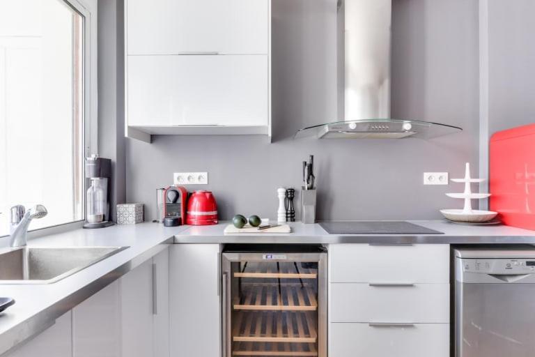 GuestReady - Eiffel Tower View Terrace Apartment Paris Exterior foto