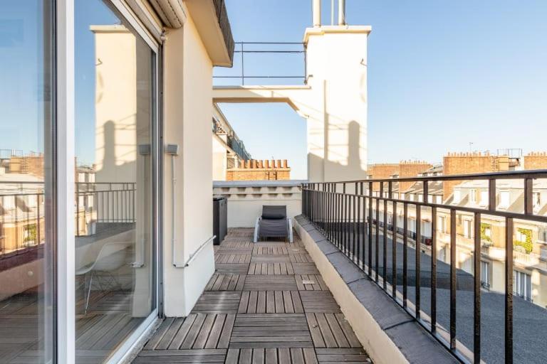 GuestReady - Eiffel Tower View Terrace Apartment Paris Exterior foto
